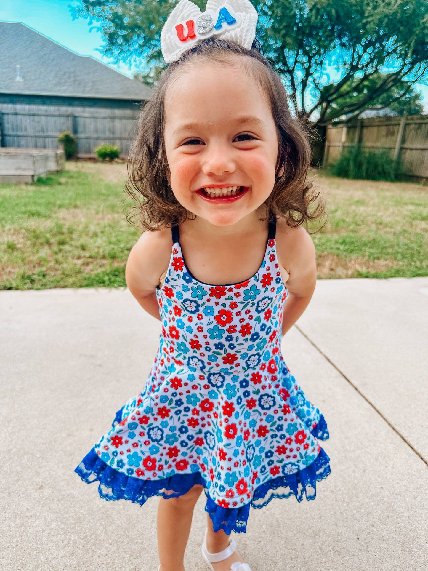 Red, White & Bloom Brielle Leo + Trim